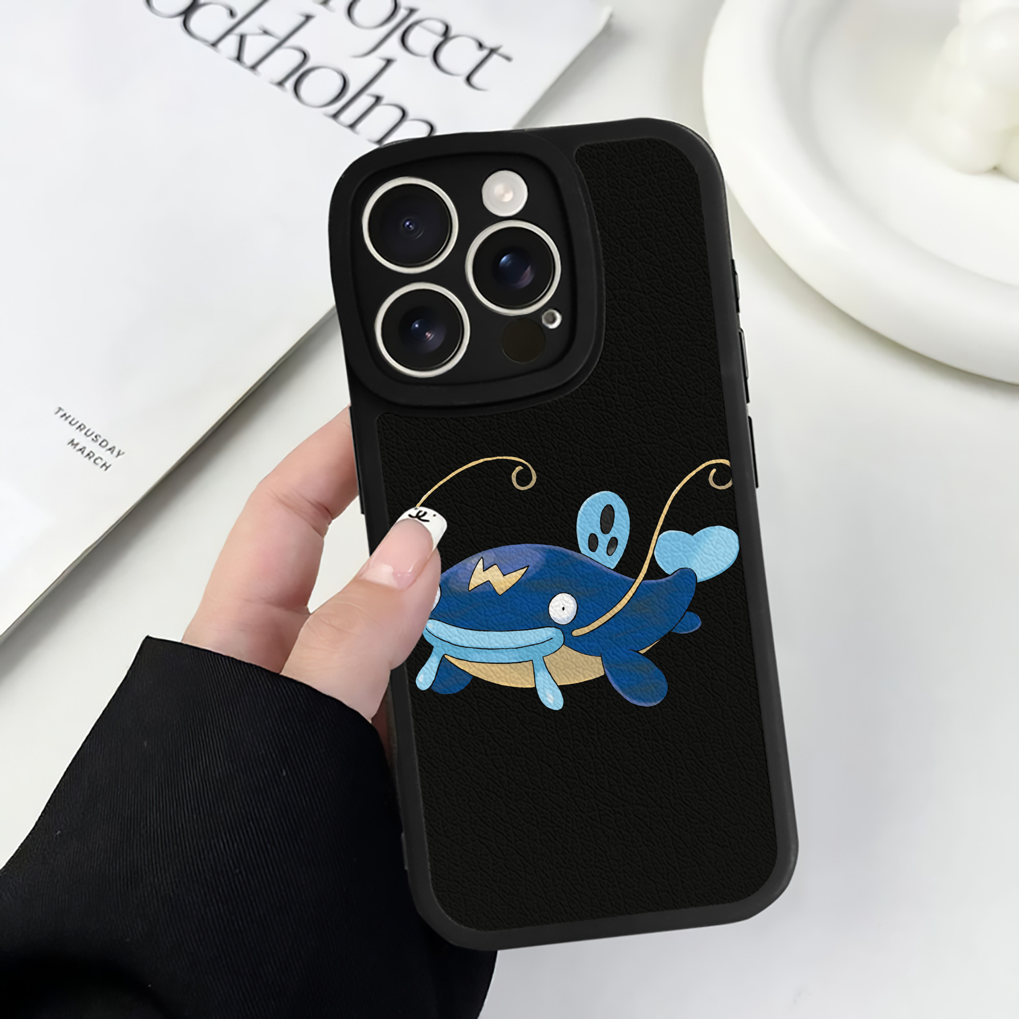 （画像用） ポケットモンスター Pokémon 【iPhone 16シリーズ対応】シリコンスマホケース（レザー調） 材質：シリコン